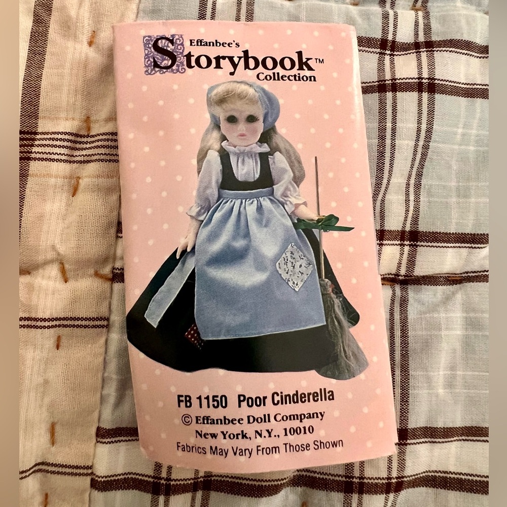 Effanbee Storybook Collection ‘Poor Cinderella’ 1988 - Picture 14 of 14